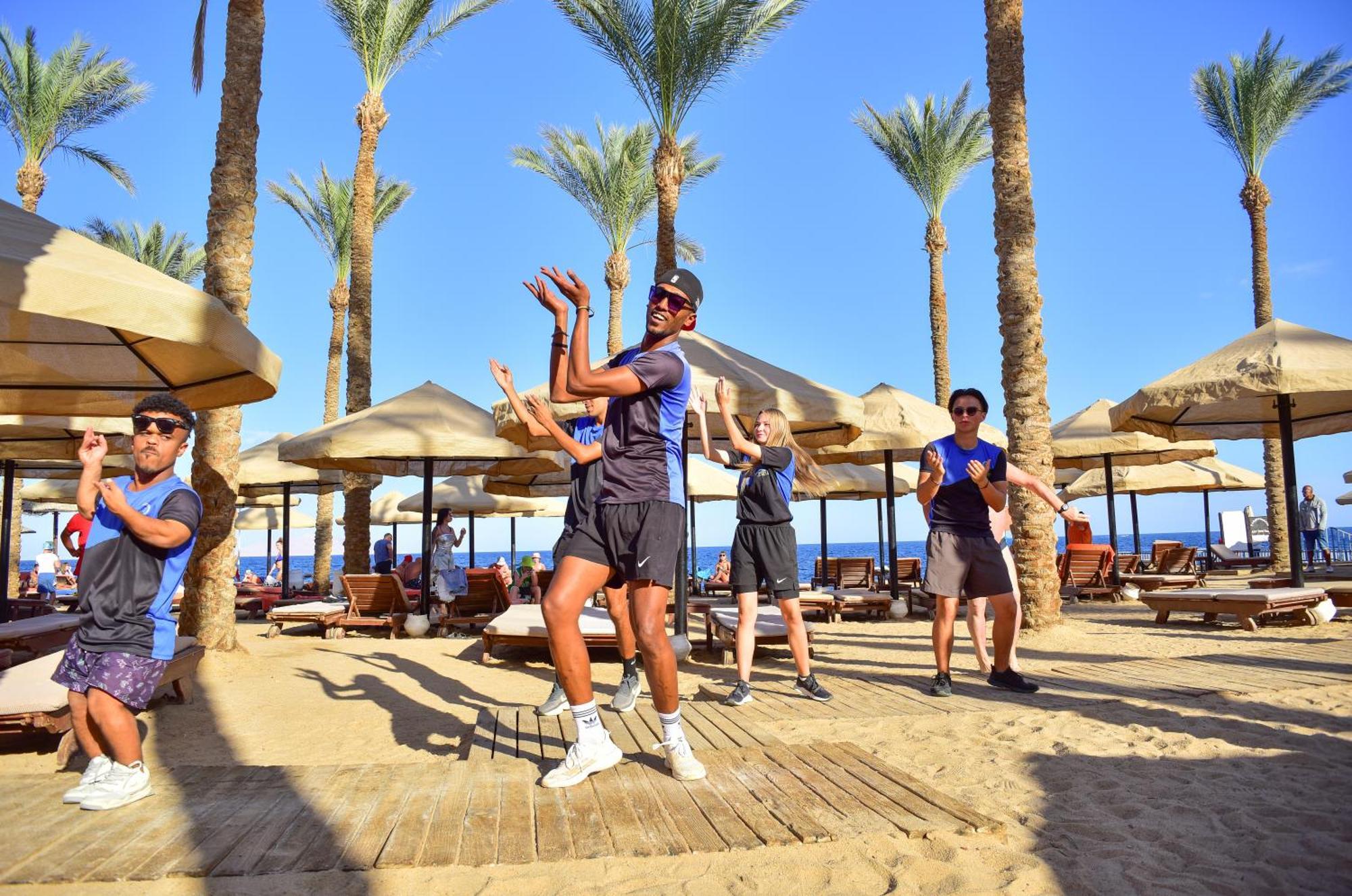 The Grand Hotel Sharm El Sheikh Exterior foto Animation team at a resort in Egypt